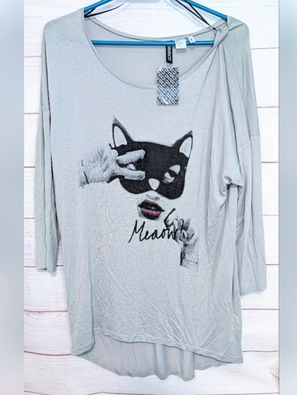 H&M Devided Light Gray Scoop Neck Cat Woman Novelty Graphic Top Size 12